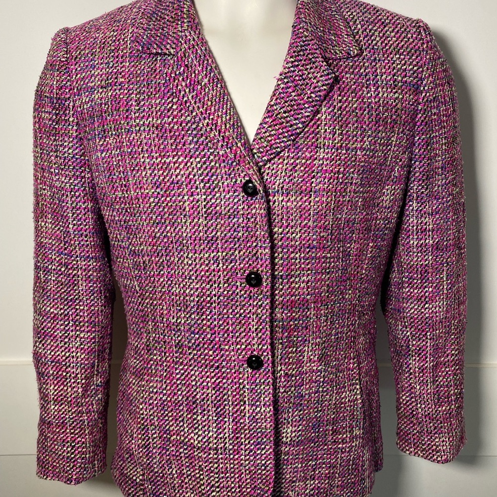Vintage women’s Pink Tweed Jacket